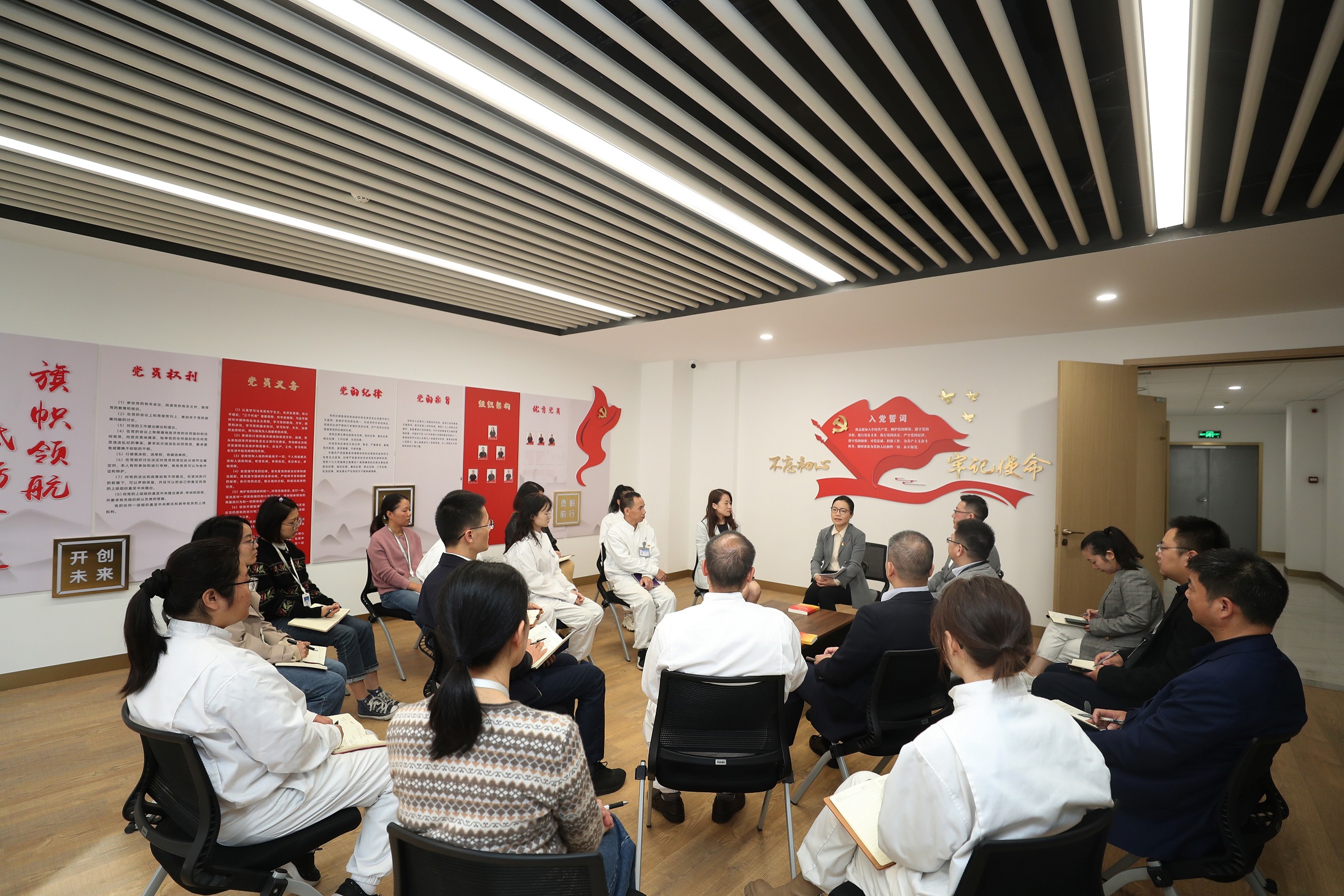 封面及內(nèi)頁1(1).jpg 封面及內(nèi)頁1(1).jpg